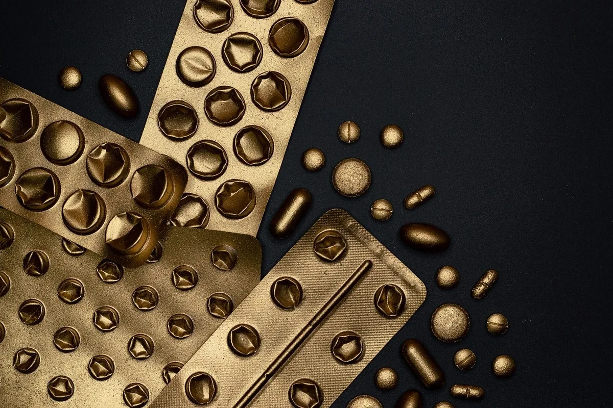 Editorial card: coenzyme Q10 supporting cellular energy and the heart